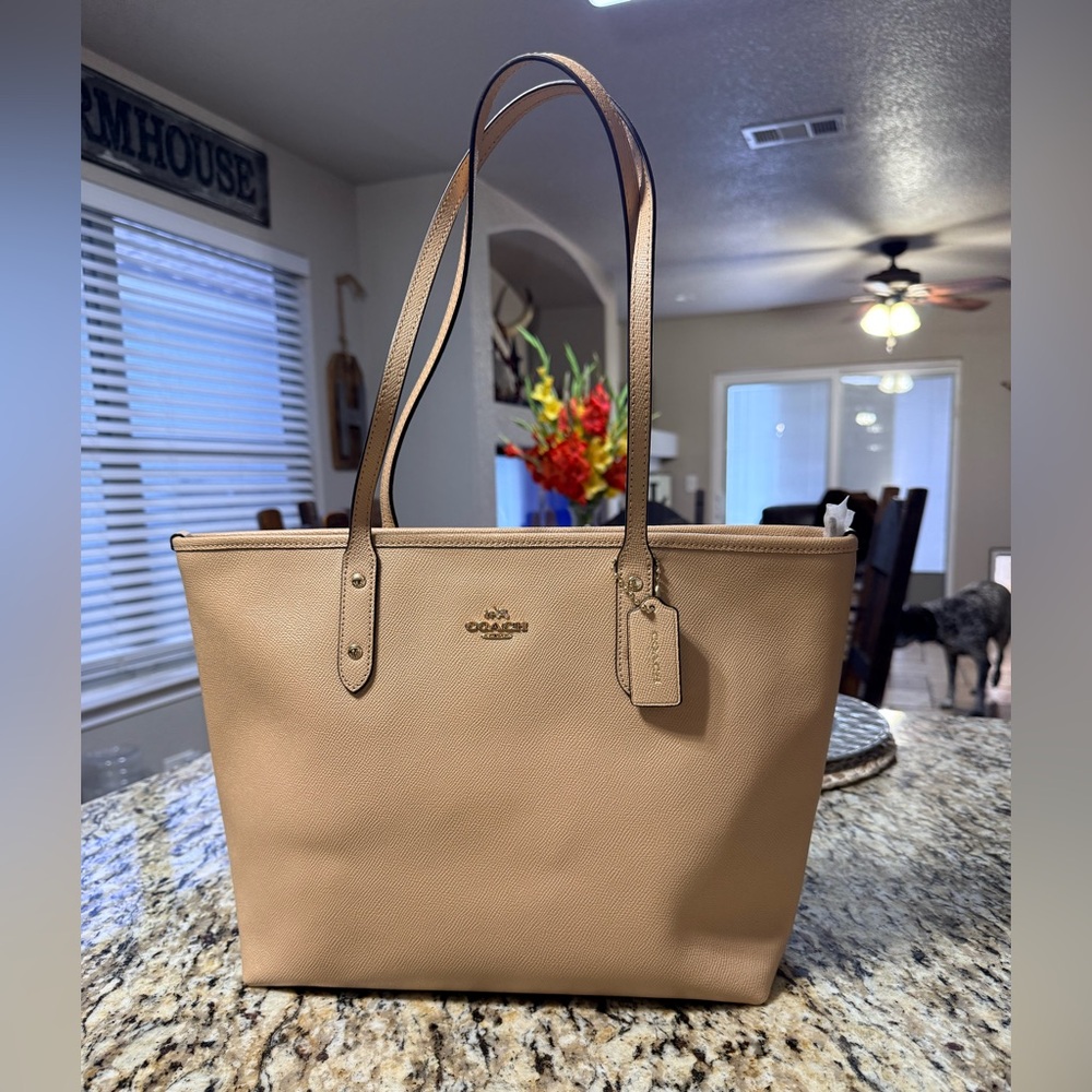 NWOT Coach City Zip Tote
